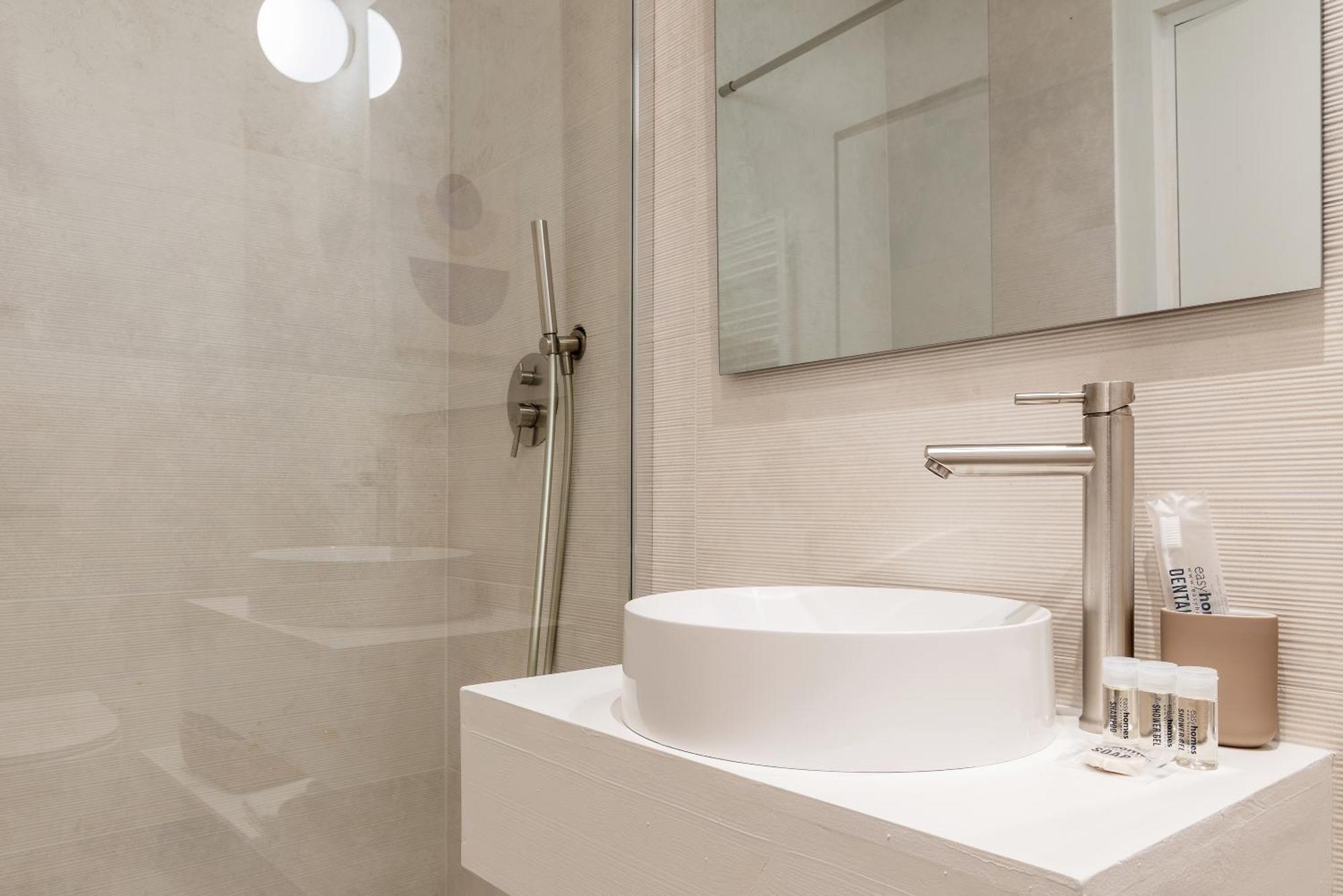 Easyhomes-City Centre Suites Milánó Kültér fotó