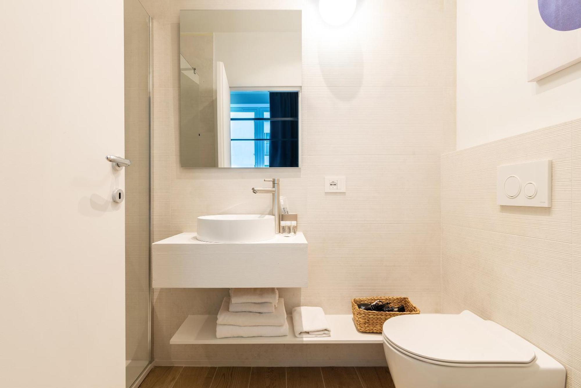 Easyhomes-City Centre Suites Milánó Kültér fotó
